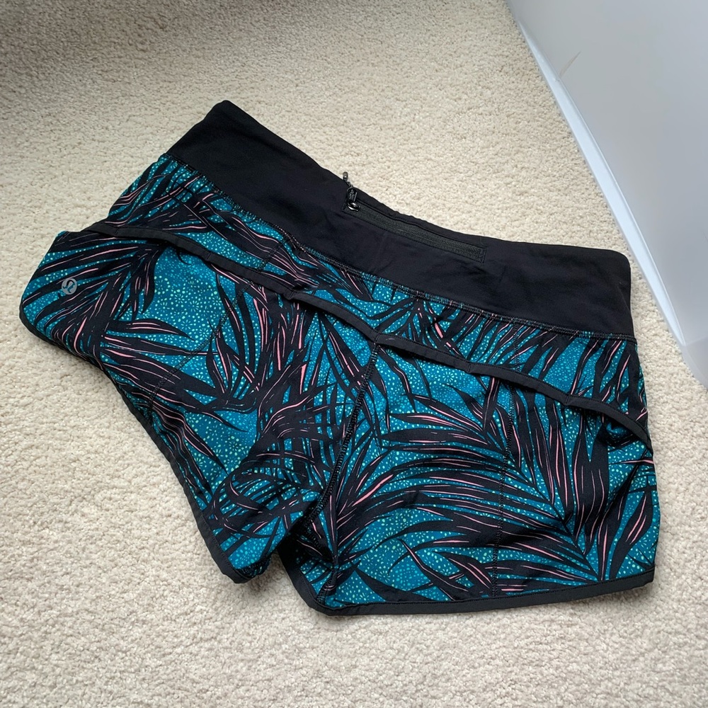 Lululemon Speed Short 2.5 Palm Lace Tofino Teal - Picture 2 of 5
